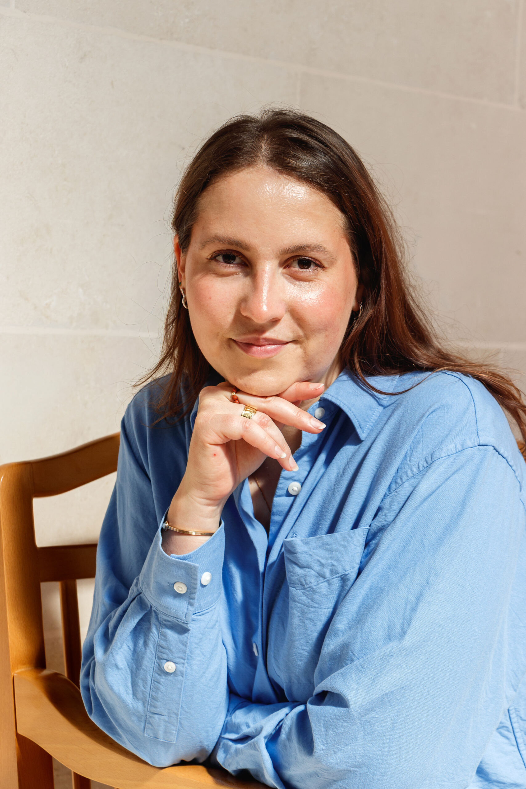 Photo d'Elsa Baader, psychologue FSP et nutritionniste dans le canton de Vaud. Co-créatrice du podcast Gut Feeling sur la psycho-nutrition.