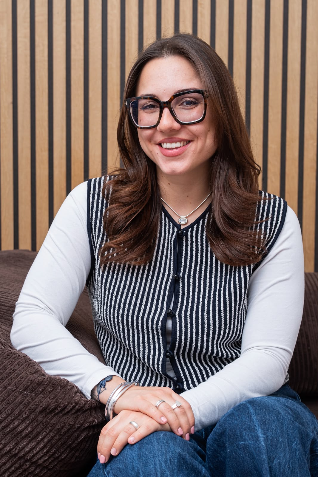 Photo de Tiphaine Broillet, psychologue FSP et nutritionniste à Fribourg. Co-créatrice du podcast Gut Feeling sur la psycho-nutrition.
